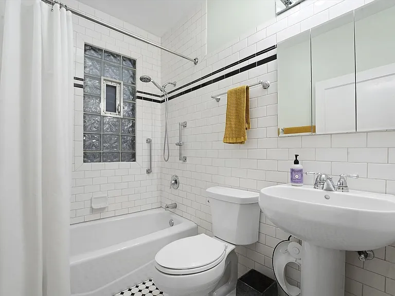 1629 W Foster Ave #1 — Photo 6