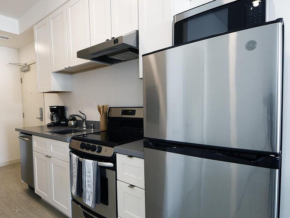 Staged Unit, 3