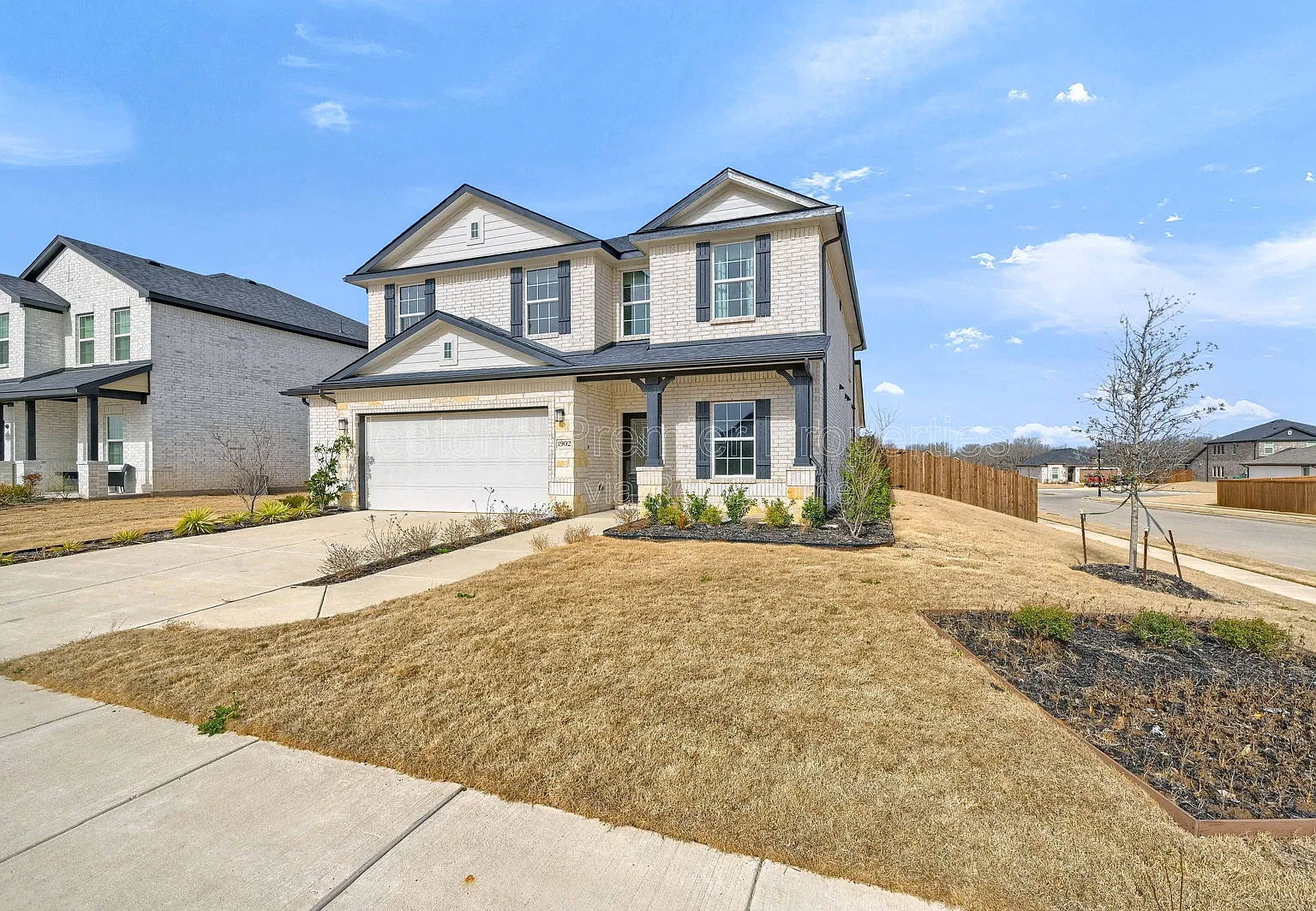4 bed, 2.5 bath, 2592 sqft, $2,725 — Photo 1