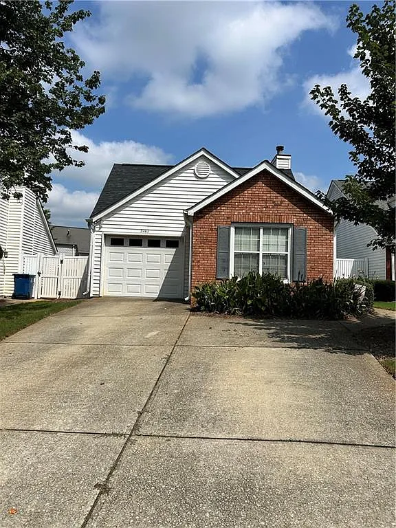 3 bed, 2.0 bath, 988 sqft, $2,100 — Photo 1