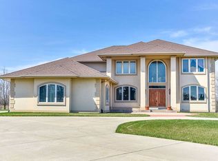 W234S4519 Dustin Ct, Waukesha, WI 53189