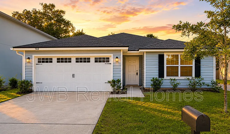 702 James St — Photo 1