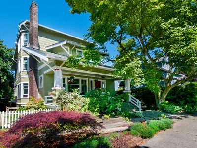 5717 Palatine Ave N, Seattle, WA, 98103