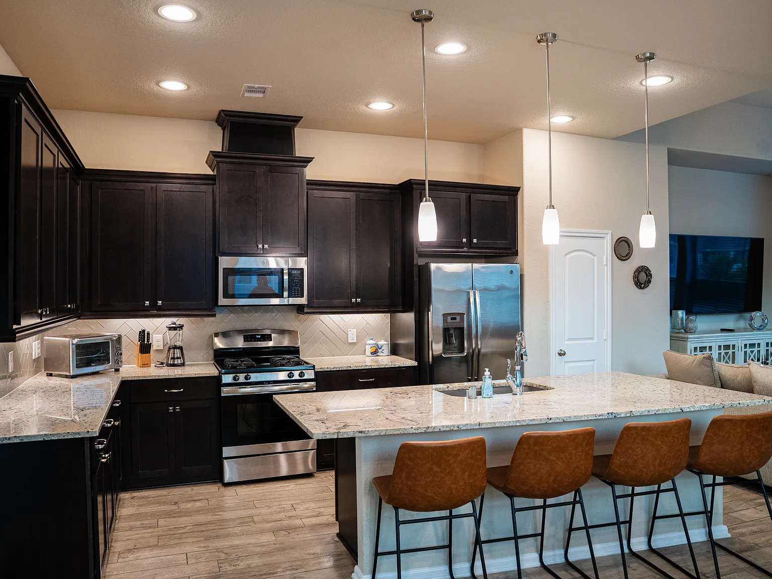 3 bed, 2.5 bath, 1932 sqft, $3,500 — Photo 3