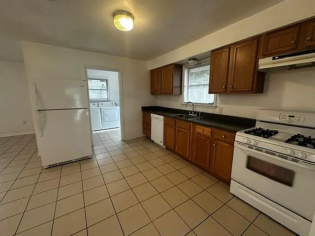 261 Hollywood Dr #C — Photo 7