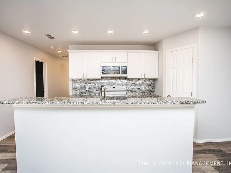 8623 10th St — Photo 10
