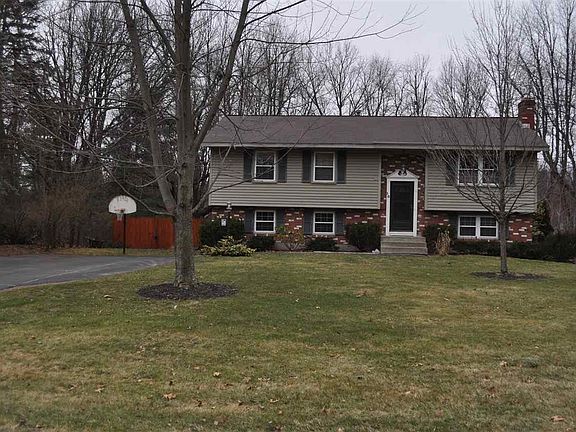 4th image of 10 Garden Dr