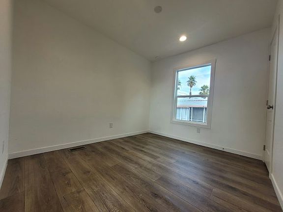3rd image of 1624 Palm St Unit 5
