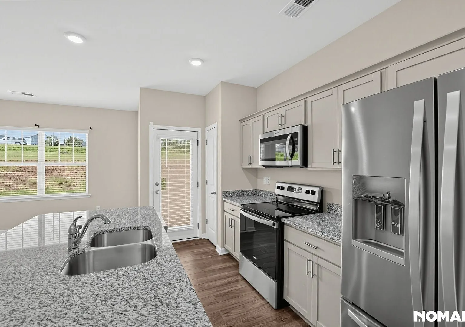 Charming 3BR Townhome in Greer — Photo 3