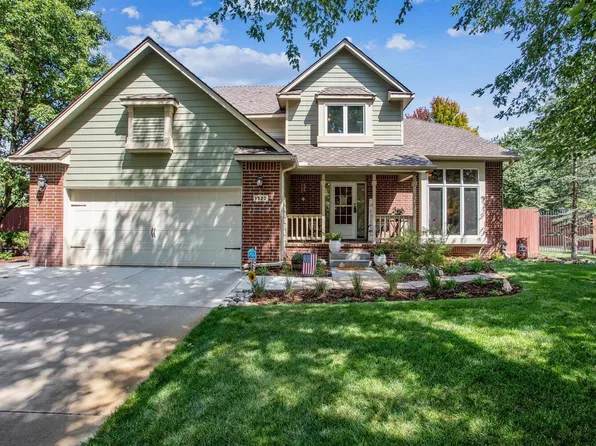 1522 S Springhollow Cir, Wichita, KS 67230
