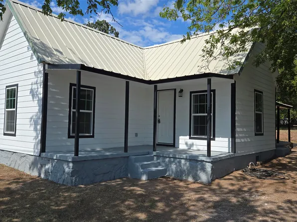 205 W Greenwood Ave, Bowie, TX 76230