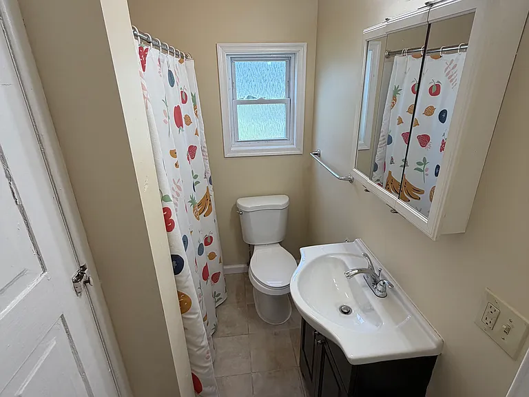 548 Broad St — Photo 9