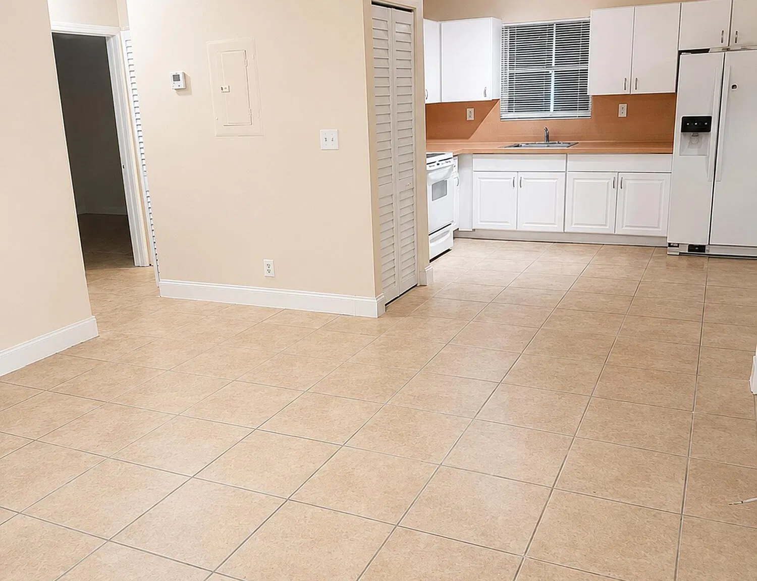 3 bed, 2.0 bath, 1300 sqft, $2,395 — Photo 3