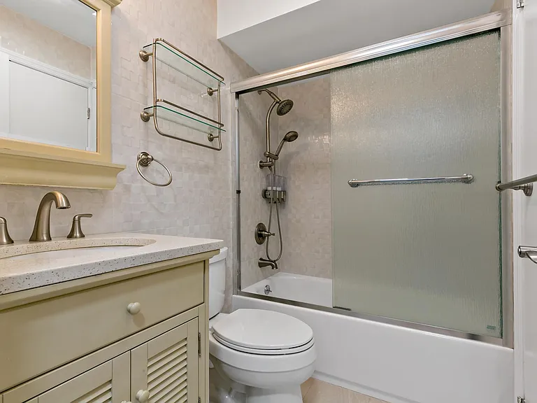 343 N Greeley Ave — Photo 16