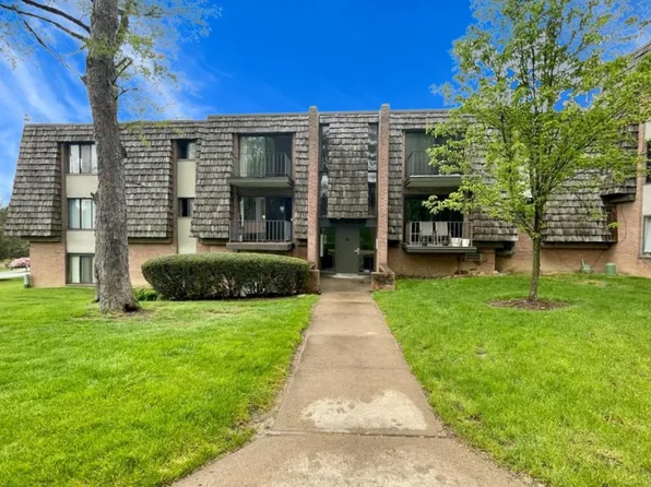 633 Forest Green Dr, Coraopolis, PA 15108