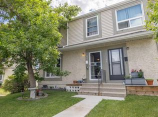 105 E Deer Ridge Ln SE, Calgary, AB T2J6N3