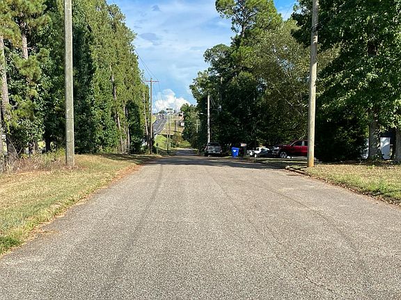 5th image of 403 Ann St