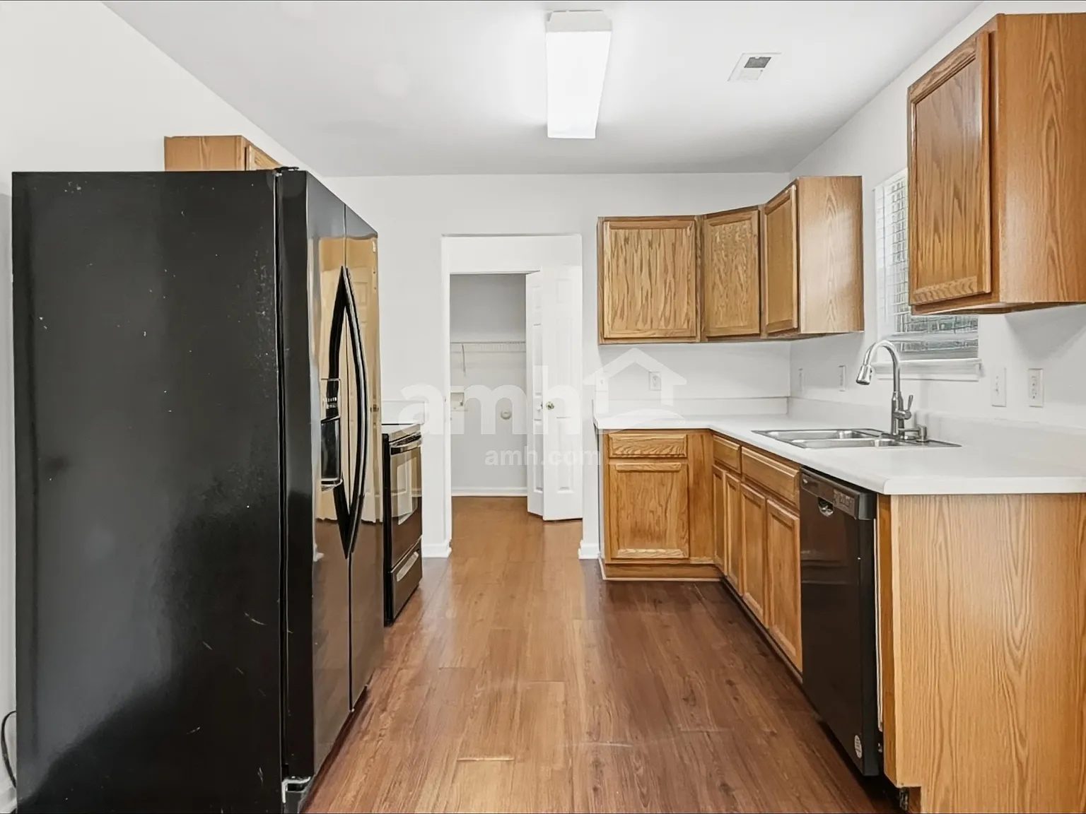 3 bed, 2.5 bath, 1776 sqft, $2,055 — Photo 3