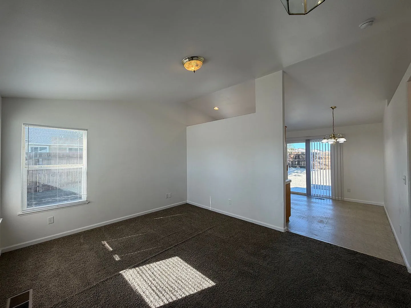 Cozy 3-bedroom home in Donner Trails, Fernley — Photo 2