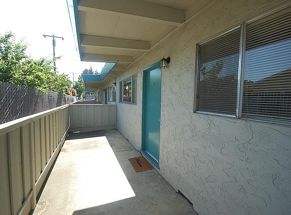 3rd image of 960 W Weddell Dr APT 2
