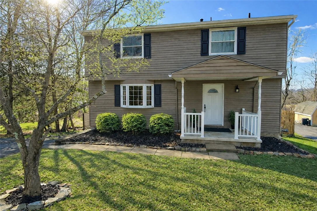 4 Lou Anne Ln photo 1