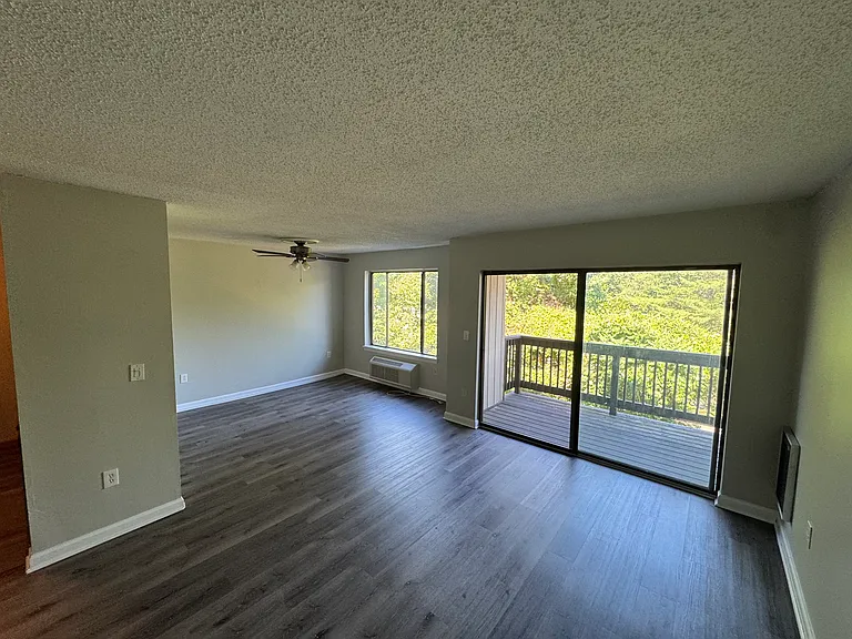 175 Mill Pond Rd #102A — Photo 3