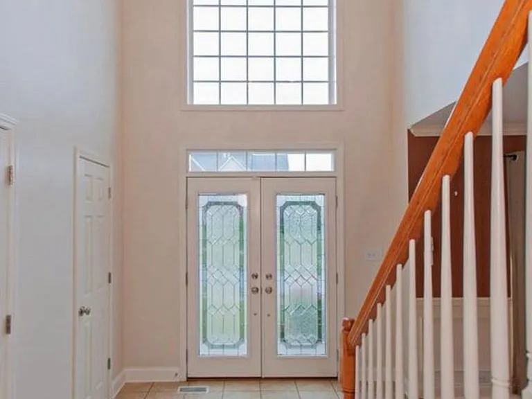 6909 Gates Ln — Photo 2