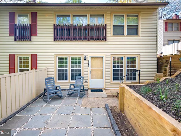 2832 Chablis Cir, Woodbridge, VA 22192