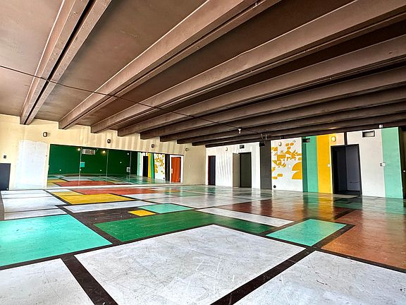 Front retail space
 Paint to suit.