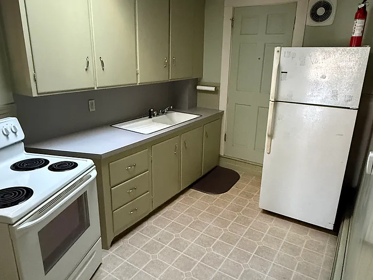 4 Walnut St #3 — Photo 3