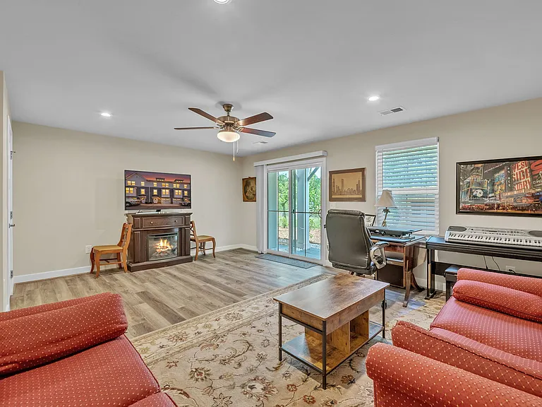 589 Westport St — Photo 36