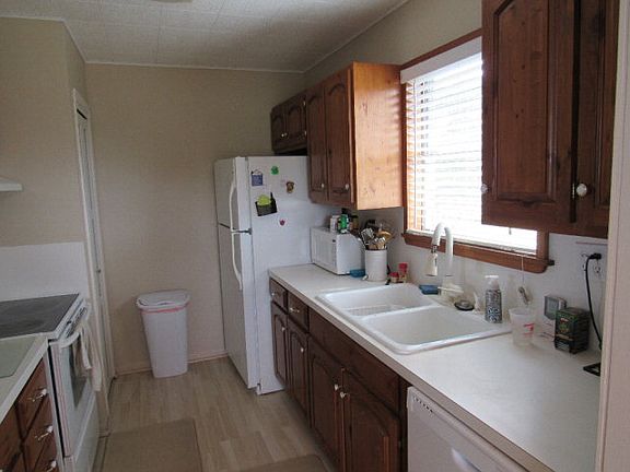 5th image of 1785 Bayview Dr