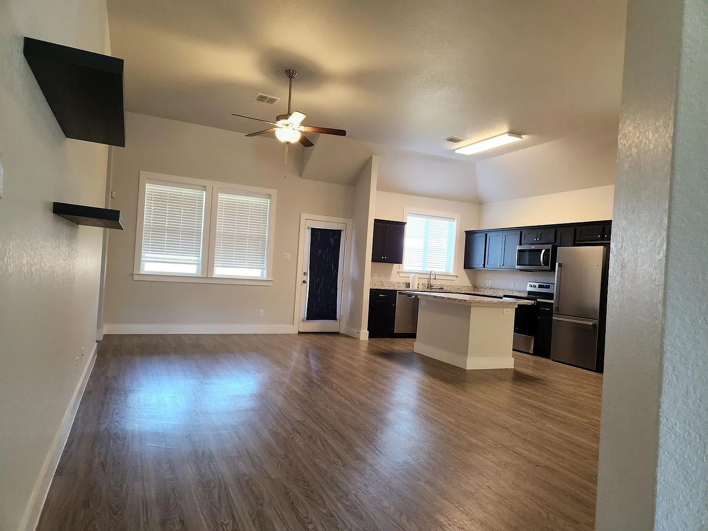 Spacious Home — Photo 2