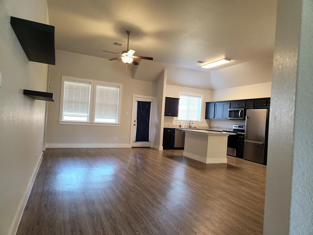 Building Photo - 303 Winston Dr