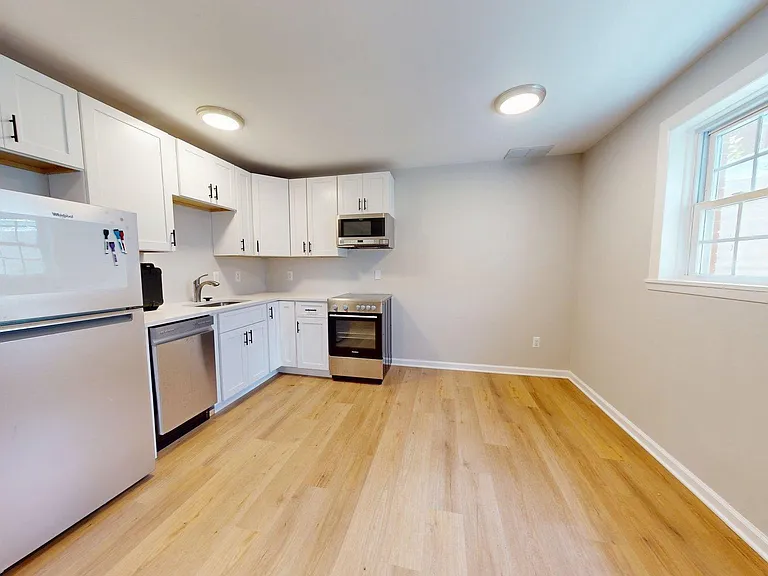 706 N Cleveland St — Photo 5