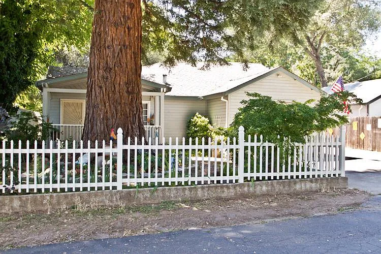 3624 Colony Ln photo 1