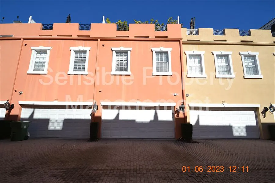 3 bed, 2.5 bath, 1741 sqft, $4,800 — Photo 3