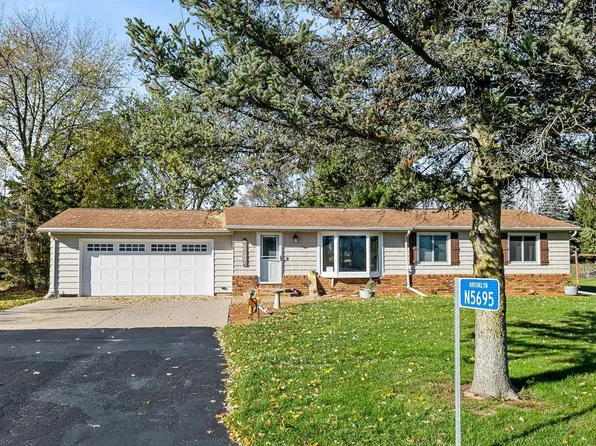 N5695 Lakeview Drive, Green Lake, WI 54941