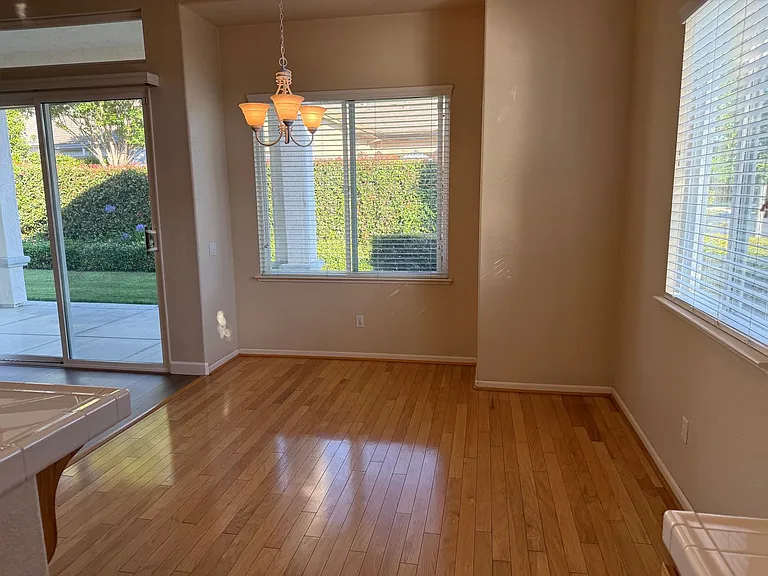 1587 Regent Dr — Photo 17