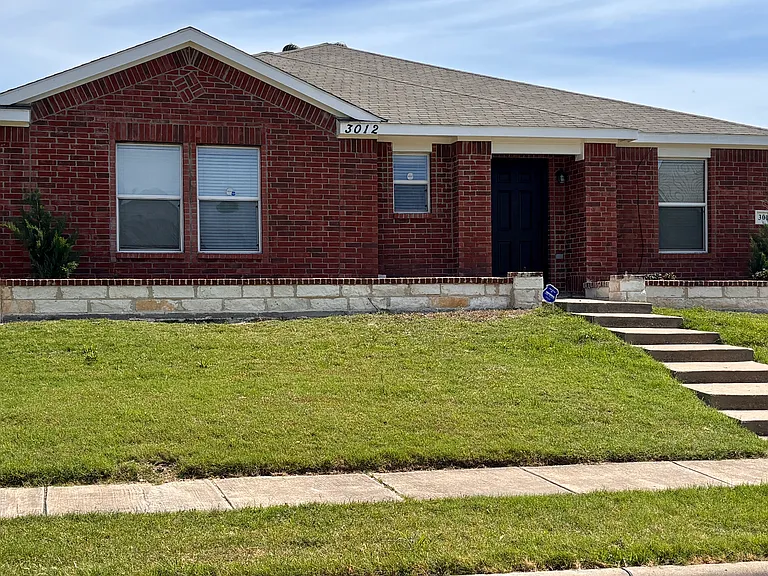 3012 Southern Hills Ln — Photo 1