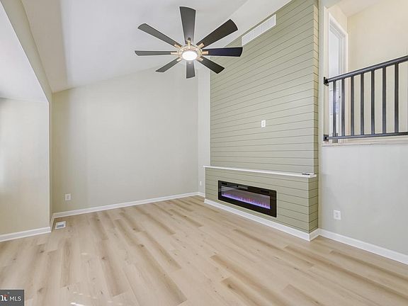 4th image of 2504 Oak Manor Rd