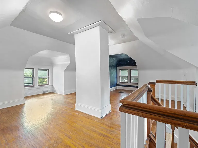 513 W 22nd St — Photo 14