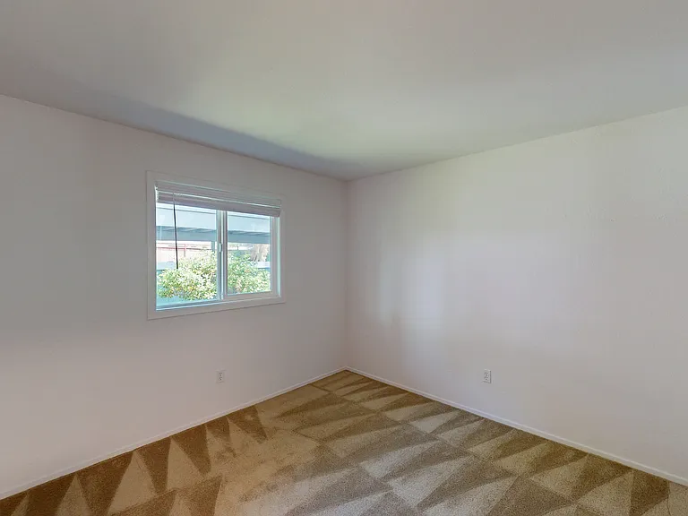348 Robinson St #4 — Photo 8