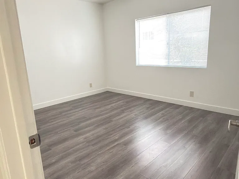 4042 Liberty Ave #3 — Photo 8