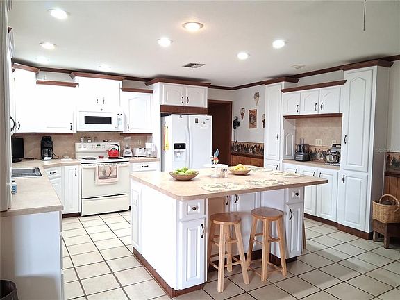 3rd image of 522 Alderman Rd