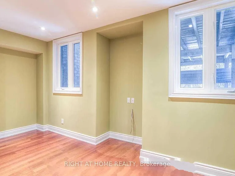 142 Ner Israel Dr #LOWER — Photo 9