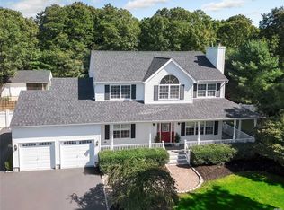 5 Jenny Path, Medford, NY 11763