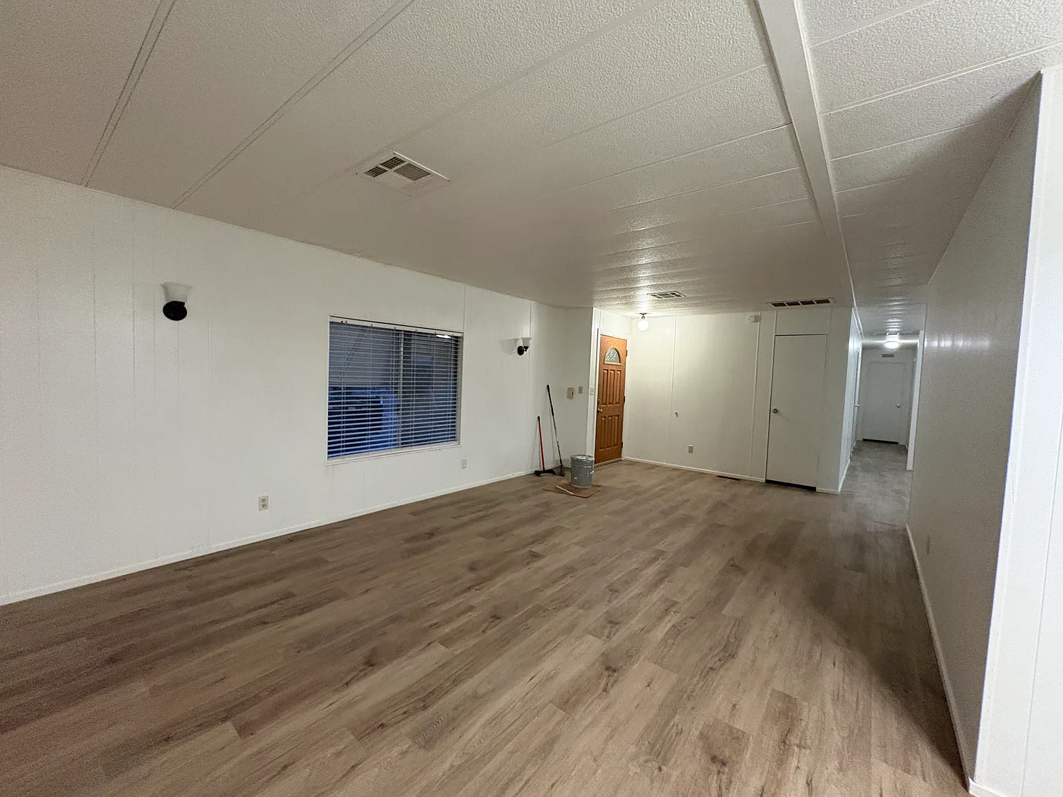 2242 W Vaughn Rd — Photo 1