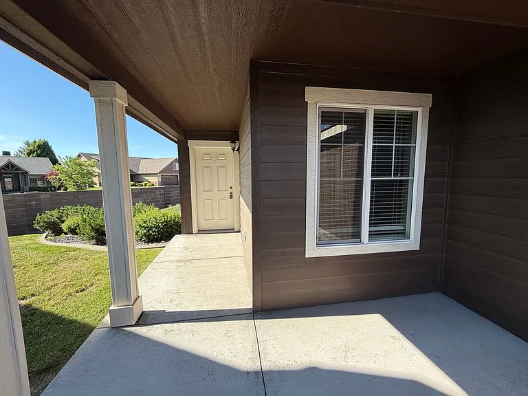 7808 W Kayak Ct — Photo 2