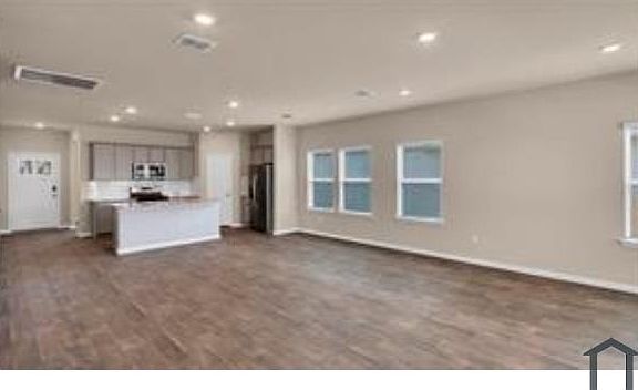 5th image of 3681 Zenith Rd